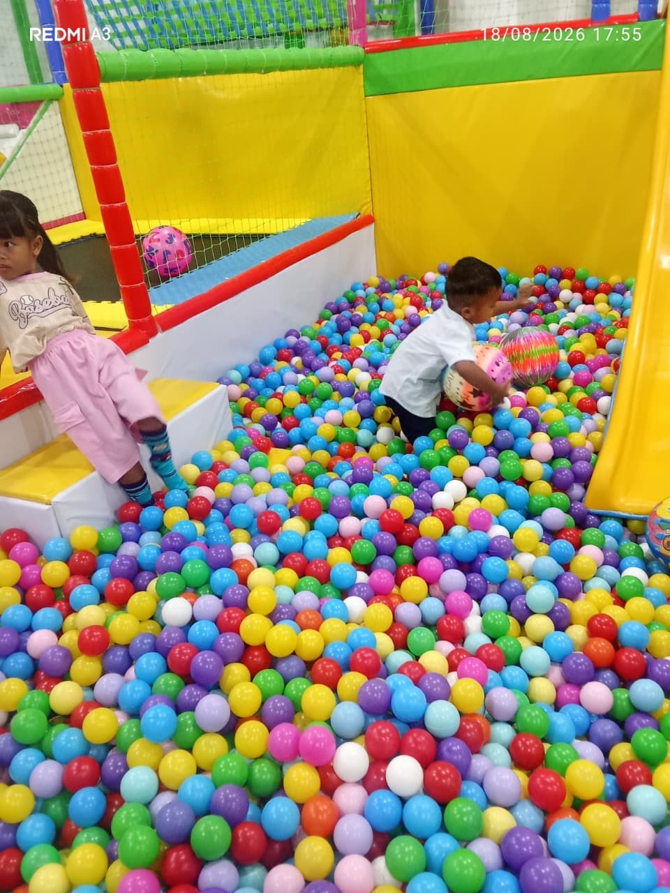 Mandi Bola